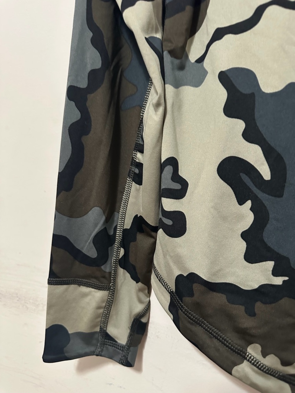 KUIU Gila Camo Performance Top Women’s Size Small Green & Black - Picture 14 of 15